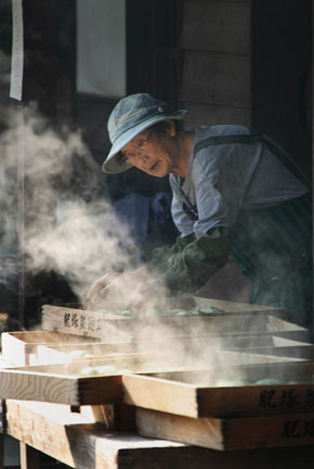 第６回明るい農村フォトコンテスト「おばあちゃんの饅頭」