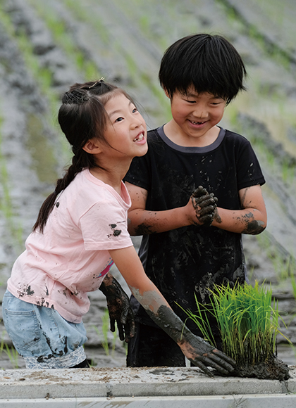 第14回　明るい農村フォトコンテスト「田植えお手伝い」