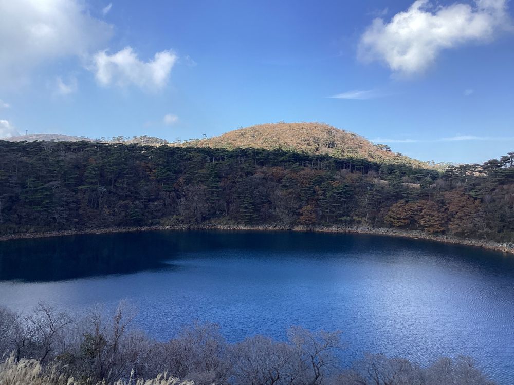 霧島の不動池。立冬を過ぎ、湖面がとても美しくなりました。(11月15日)